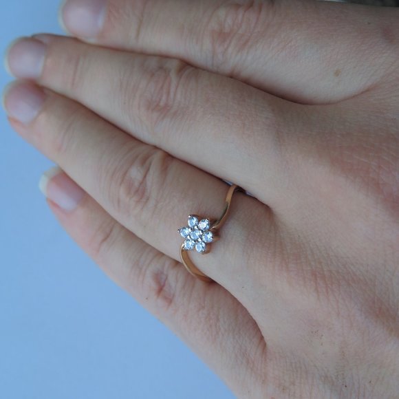 Flower Sparkling Fianite In 14K Rose Gold Ring. Size 7.5 - Picture 12 of 14